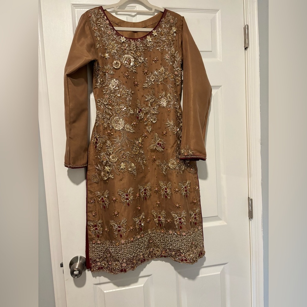 Pakistani shalwar kameez